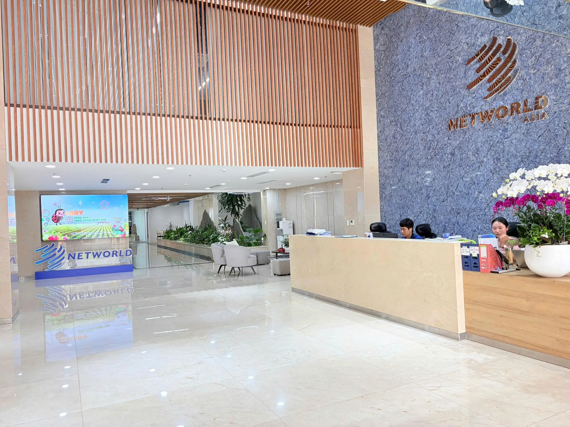 Quầy lễ tân toà nhà Networld Asia, TP. Hồ Chí Minh